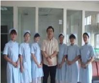 與南京電臺主持人合影